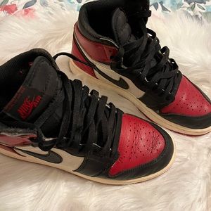 Jordan 1s red